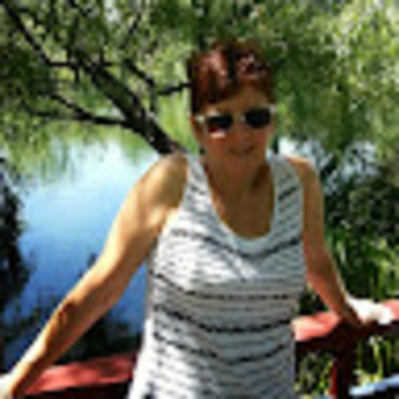 Meet your Posher, Sharon - Picture 1 of 1